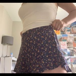 Super cute printed american eagle flowy shorts!